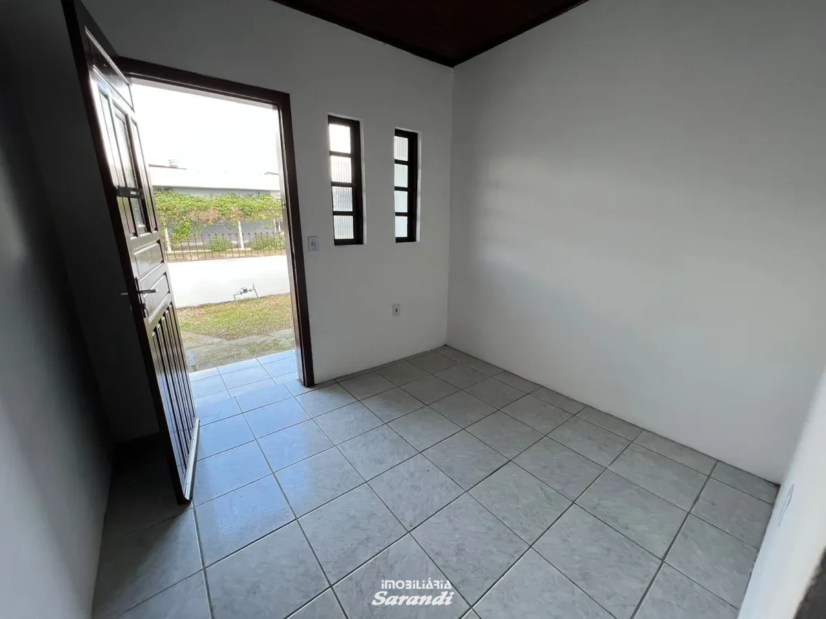 Imagem de Casa de alvenaria com 2 dormitórios no bairro Sarandi