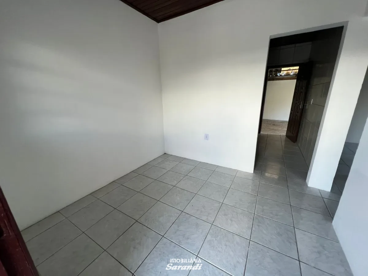 Imagem de Casa de alvenaria com 2 dormitórios no bairro Sarandi