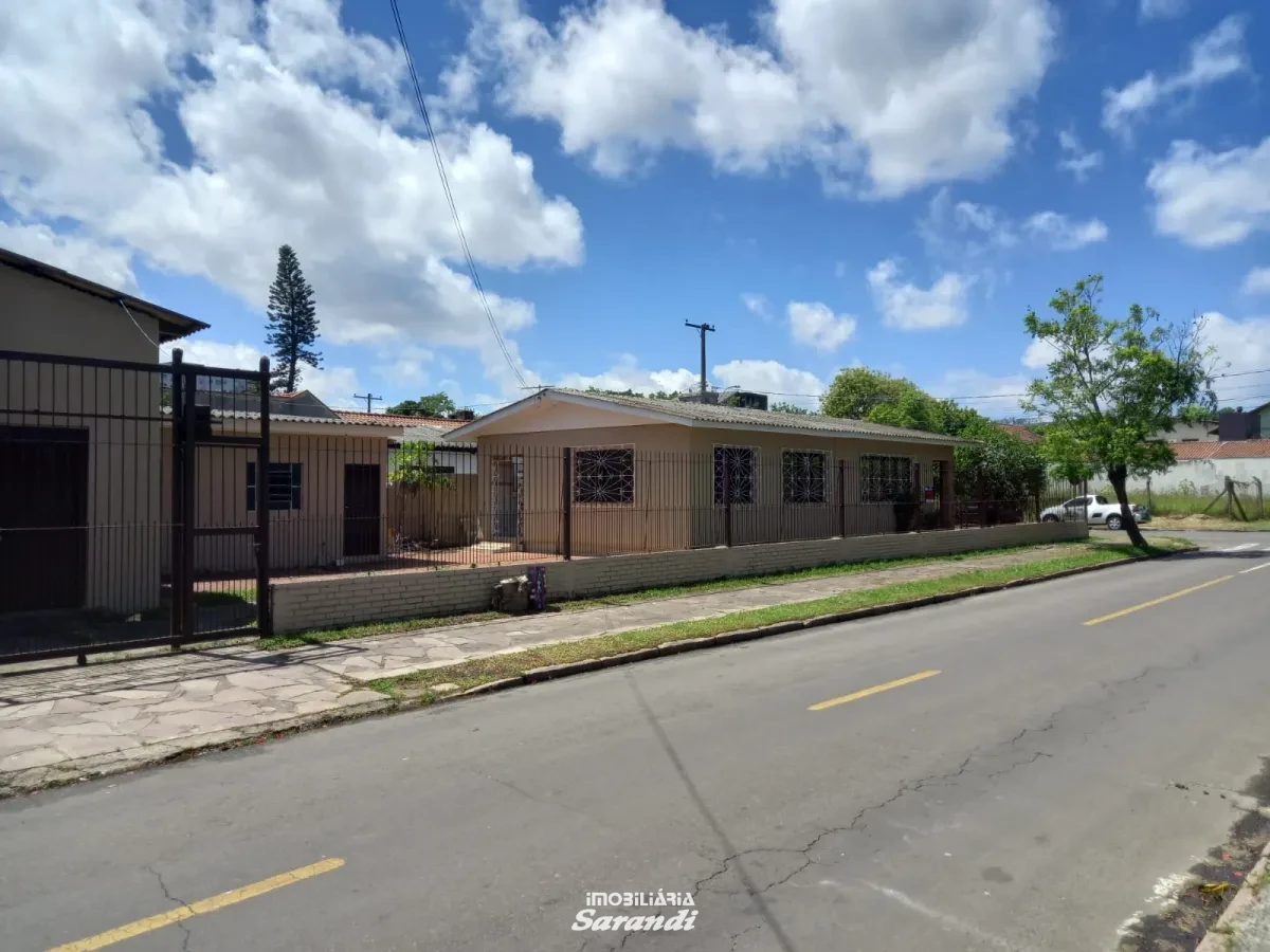 Imagem de Casa de alvenaria de esquina Jardim Ingá três dormitórios um com suíte Porto Alegre
