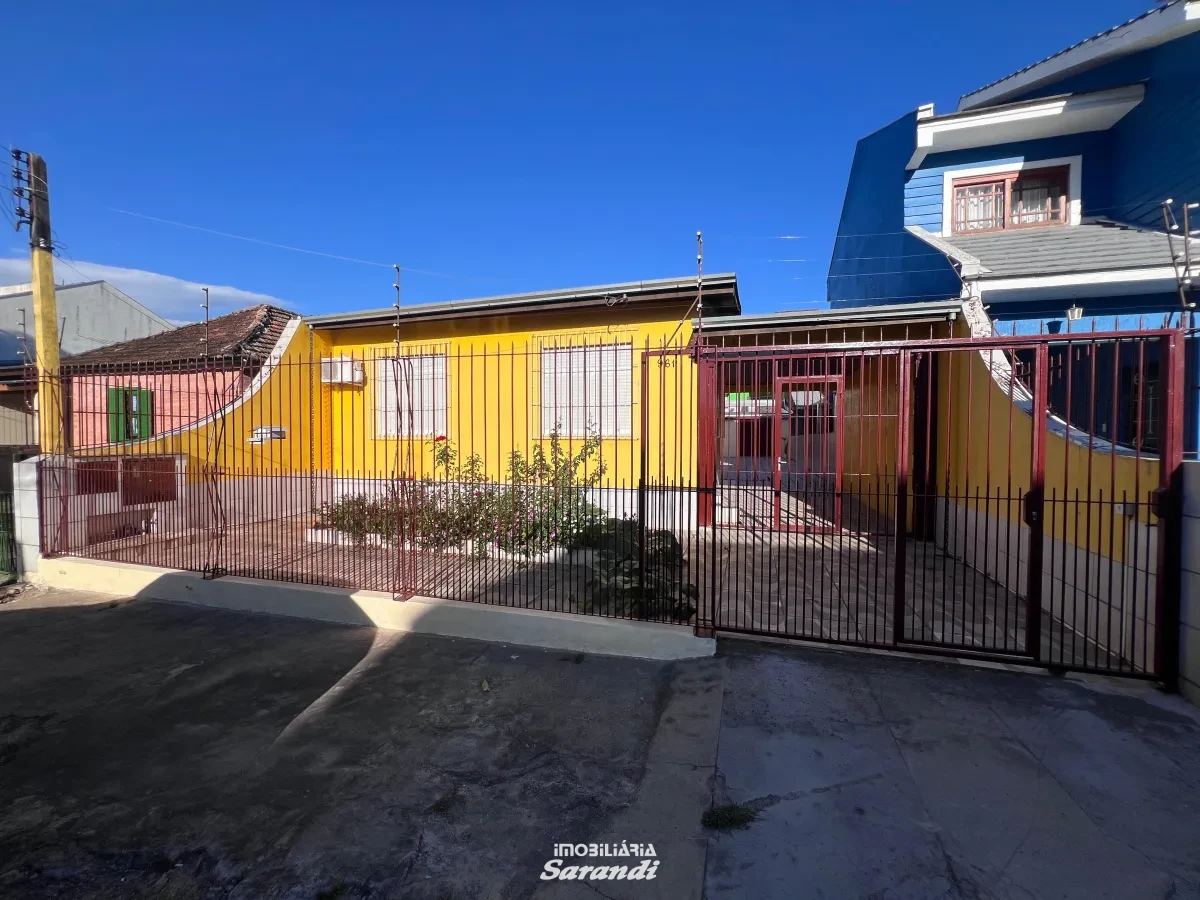 Imagem de Casa de alvenaria com 2 dormitorios, área de serviço com churrasqueira fechada.