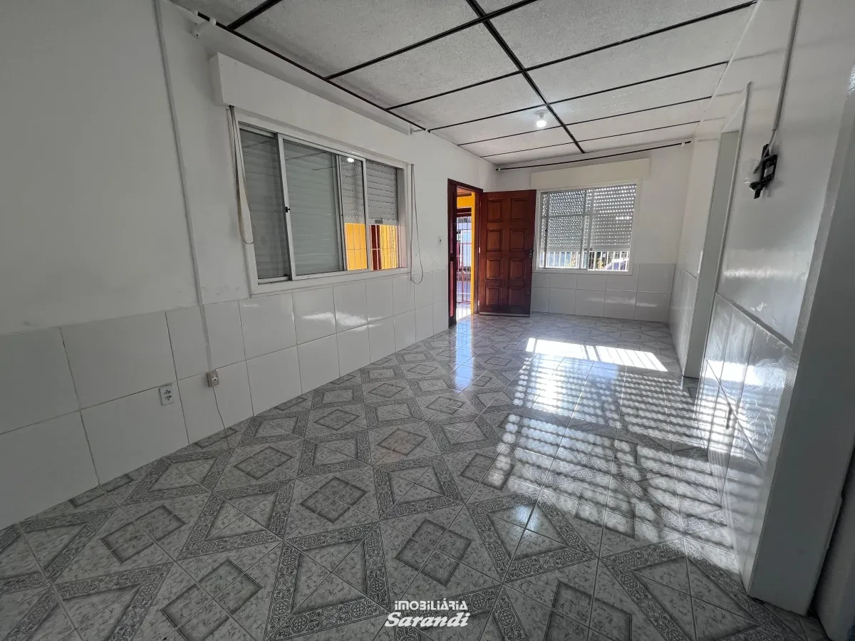 Imagem de Casa de alvenaria com 2 dormitorios, área de serviço com churrasqueira fechada.