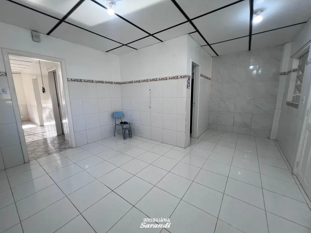 Imagem de Casa de alvenaria com 2 dormitorios, área de serviço com churrasqueira fechada.