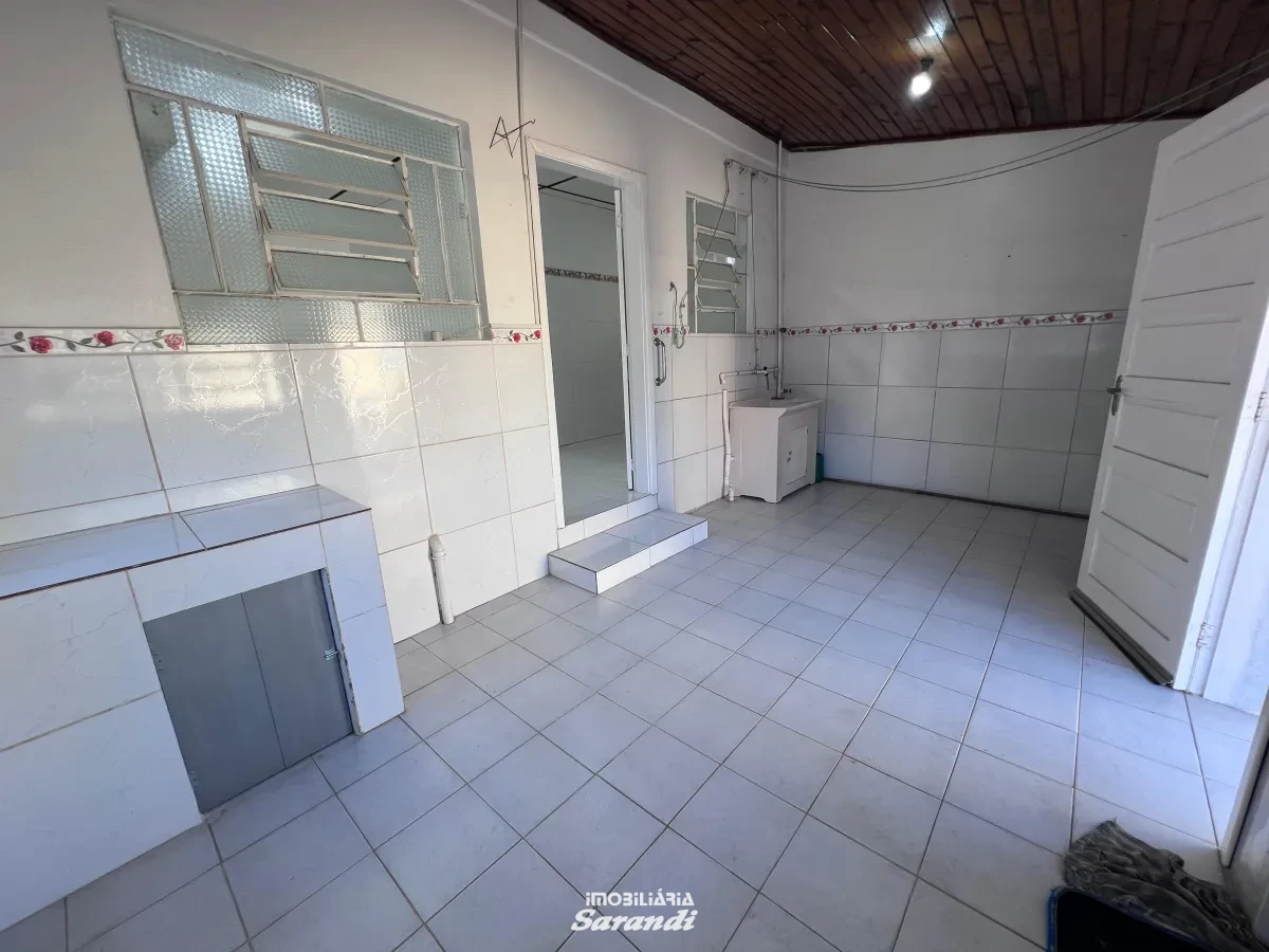 Imagem de Casa de alvenaria com 2 dormitorios, área de serviço com churrasqueira fechada.