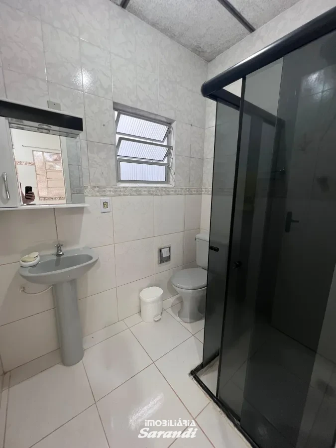 Imagem de Casa de alvenaria com 2 dormitorios, área de serviço com churrasqueira fechada.