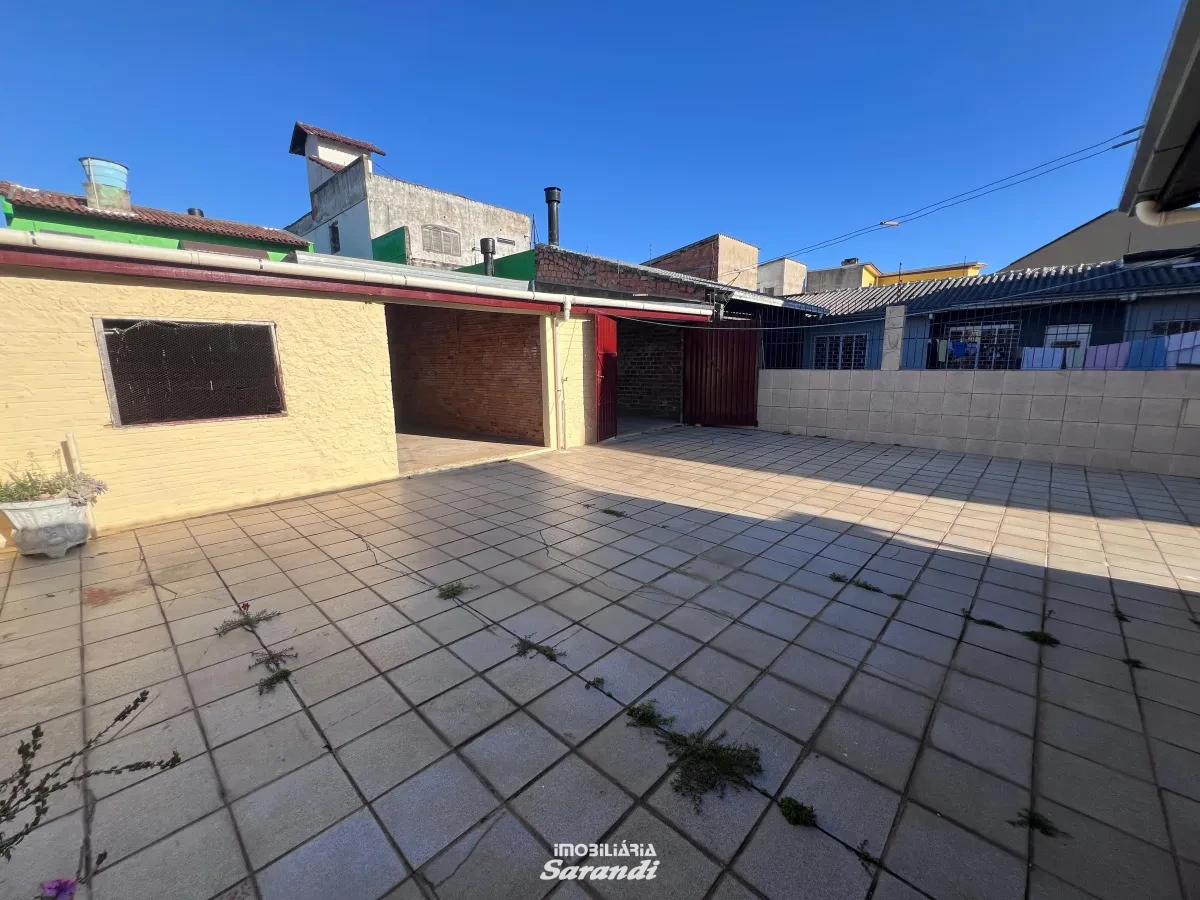 Imagem de Casa de alvenaria com 2 dormitorios, área de serviço com churrasqueira fechada.