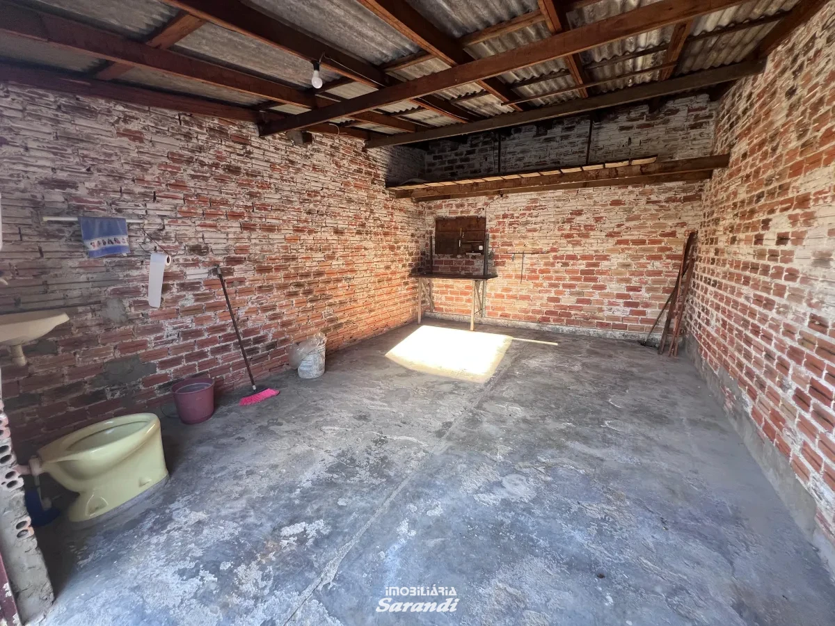 Imagem de Casa de alvenaria com 2 dormitorios, área de serviço com churrasqueira fechada.