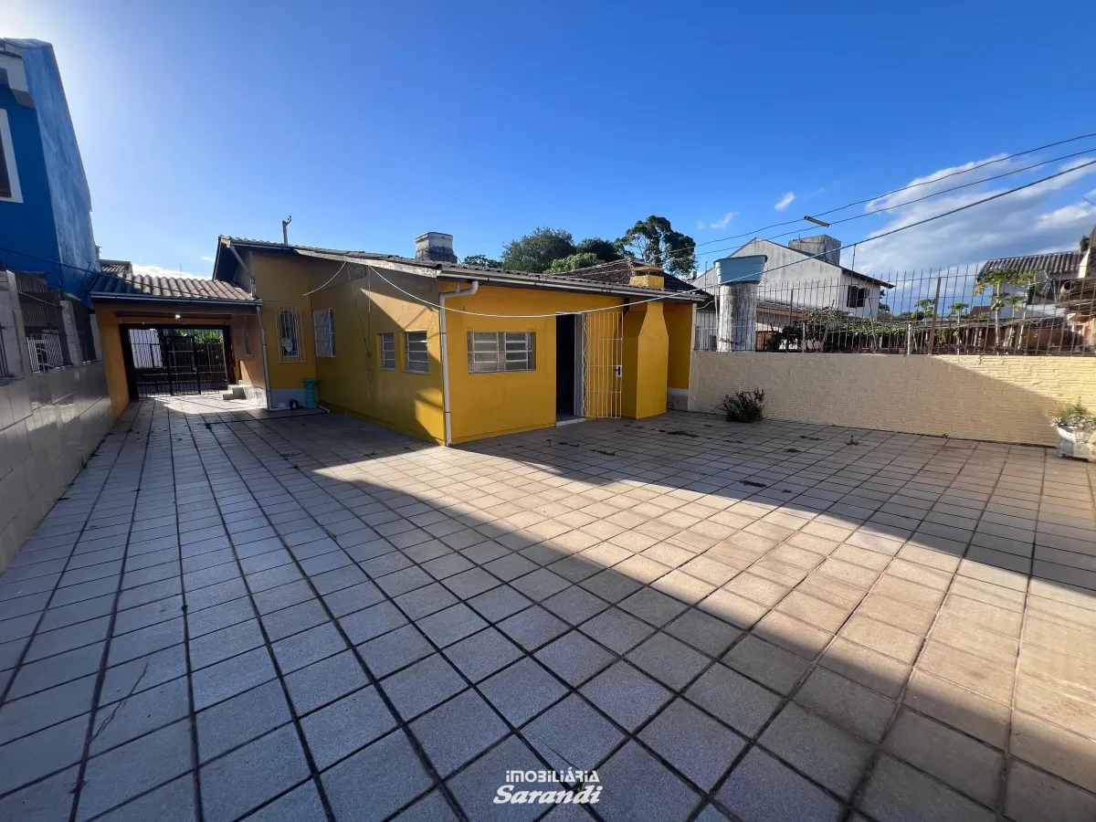 Imagem de Casa de alvenaria com 2 dormitorios, área de serviço com churrasqueira fechada.