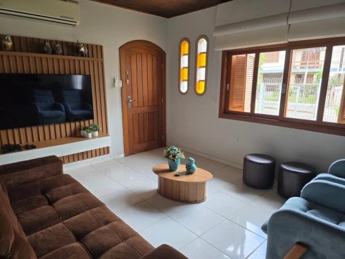 Imagem de EXELENTE OPORTUNIDADE, casa de alvenaria semi- mobiliada, três dormitórios Bairro Minuano Porto Alegre