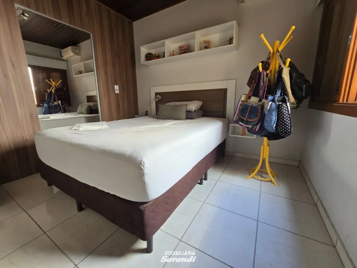 Imagem de EXELENTE OPORTUNIDADE, casa de alvenaria semi- mobiliada, três dormitórios Bairro Minuano Porto Alegre