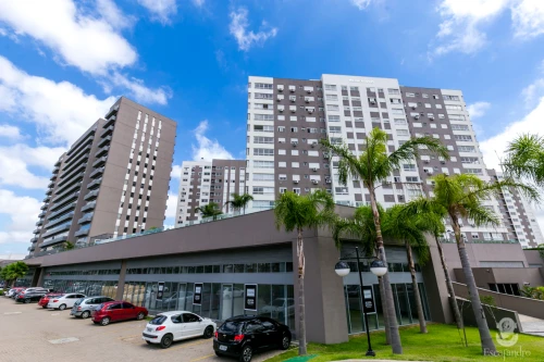 Imagem de Sala comercial de frente com 35m², piso porcelanato, ar condicionado e banheiro