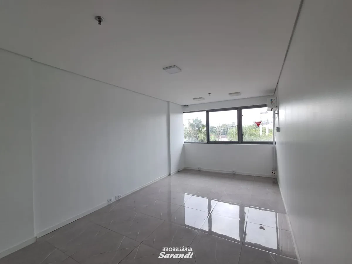 Imagem de Sala comercial de frente com 35m², piso porcelanato, ar condicionado e banheiro