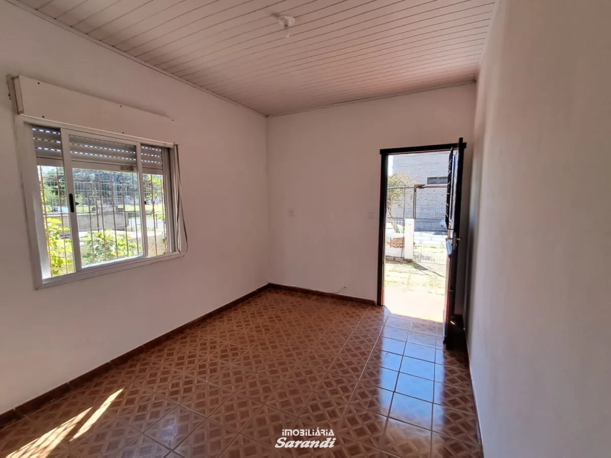 Imagem de Casa de alvenaria com dois dormitórios no bairro Sarandi