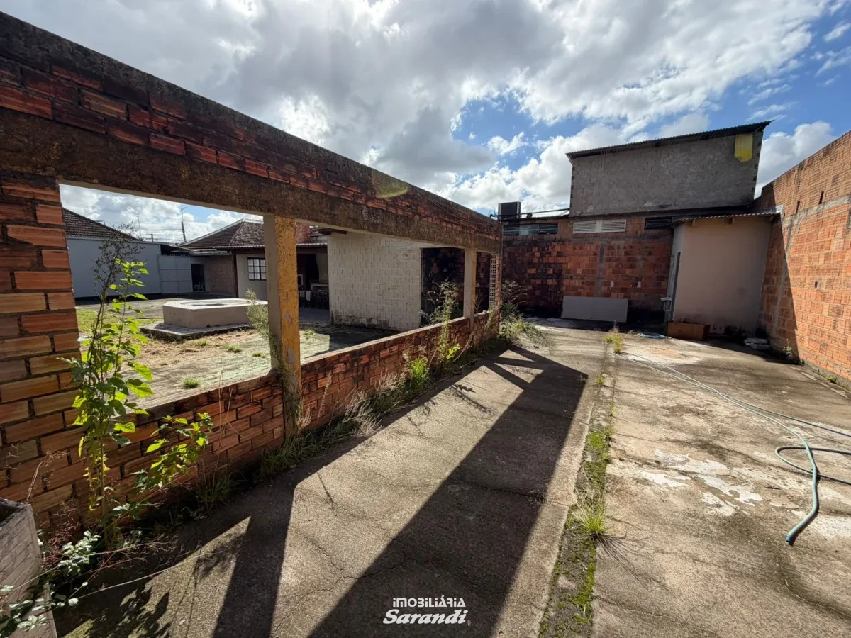 Terreno com aproximadamente 312m² - Área coberta com churrasqueira de aproximadamente 31,54m² - Santa Rosa de Lima, Porto Alegre [4198]