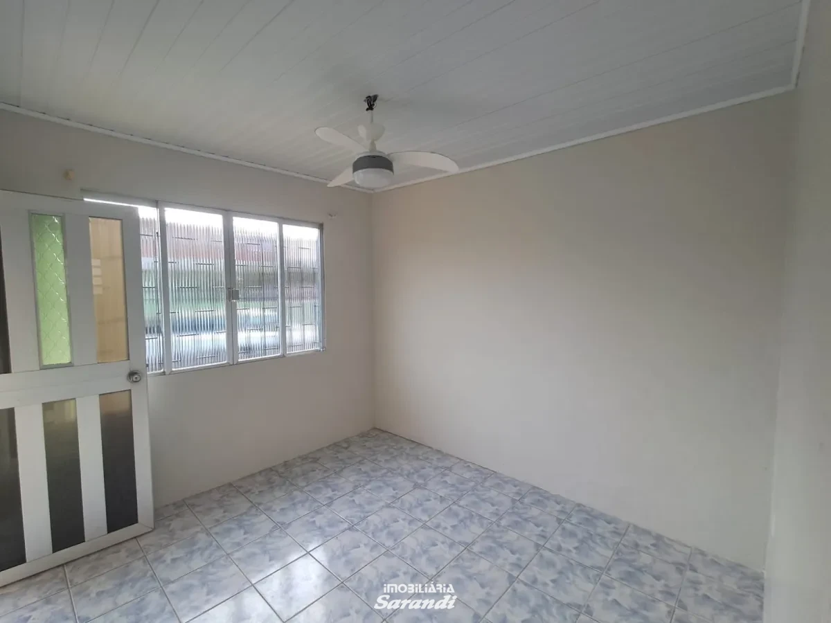 Imagem de Casa de alvenaria com piscina no bairro Sarandi