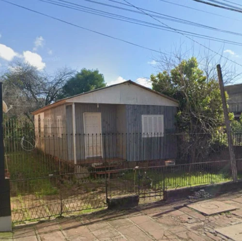 Imagem de Uma casa de madeira construída em terreno de 300,00² bairro sarandi Porto Alegre