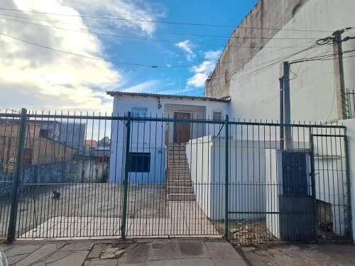 Imagem de Apartamento Reformado com 2 Dormitórios, Pátio Privativo e Vaga – Sem IPTU