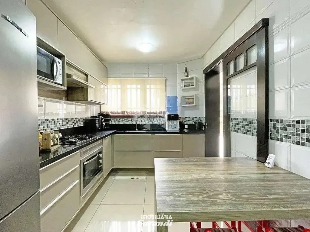 EXELENTE OPORTUNIDADE PARA NEGOCIAÇÃO, Sobrado área de 268,12m² quatro dormitórios, duas suítes closet bairro sarandi Porto Alegre - Sarandi, Porto Alegre [4244]