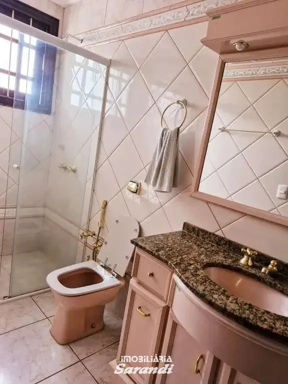 EXELENTE OPORTUNIDADE PARA NEGOCIAÇÃO, Sobrado área de 268,12m² quatro dormitórios, duas suítes closet bairro sarandi Porto Alegre - Sarandi, Porto Alegre [4244]