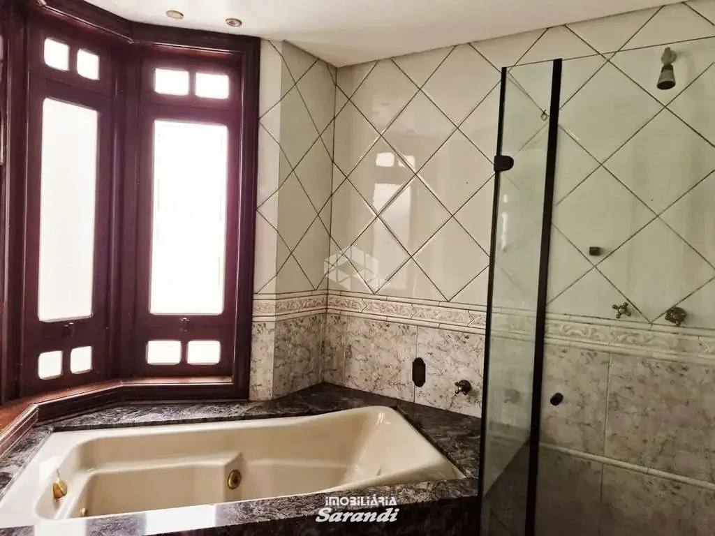 EXELENTE OPORTUNIDADE PARA NEGOCIAÇÃO, Sobrado área de 268,12m² quatro dormitórios, duas suítes closet bairro sarandi Porto Alegre - Sarandi, Porto Alegre [4244]