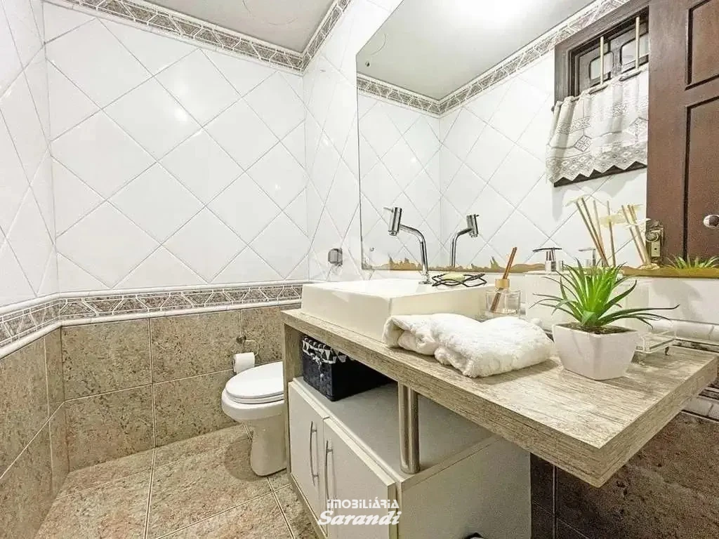 EXELENTE OPORTUNIDADE PARA NEGOCIAÇÃO, Sobrado área de 268,12m² quatro dormitórios, duas suítes closet bairro sarandi Porto Alegre - Sarandi, Porto Alegre [4244]