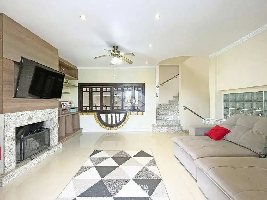 EXELENTE OPORTUNIDADE PARA NEGOCIAÇÃO, Sobrado área de 268,12m² quatro dormitórios, duas suítes closet bairro sarandi Porto Alegre - Sarandi, Porto Alegre [4244]