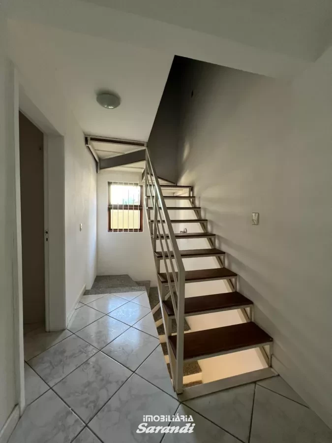 Um sobrado de alvenaria com área privativa de 70,63m² com três dormitórios situado em avenida movimentada no bairro sarandi em Porto Alegre. - Sarandi, Porto Alegre [4253]