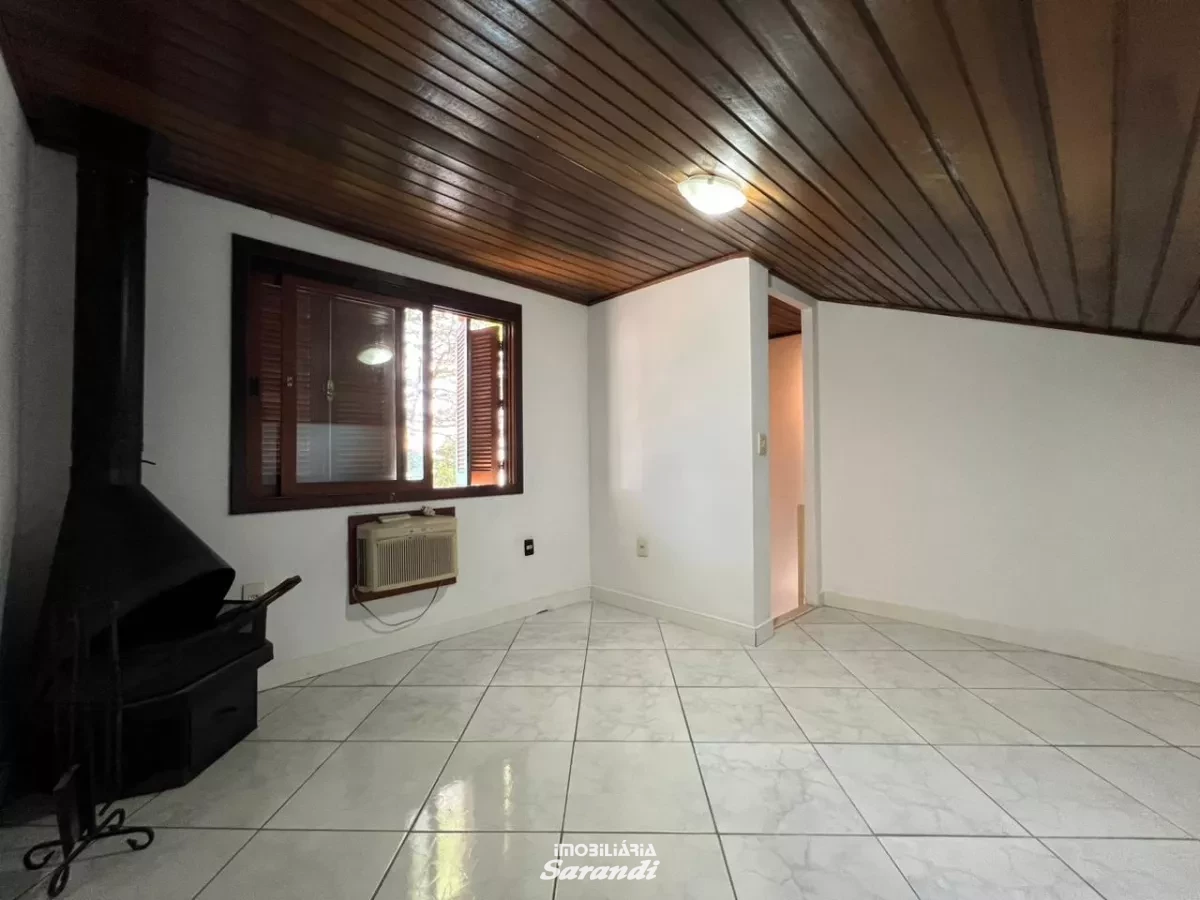 Um sobrado de alvenaria com área privativa de 70,63m² com três dormitórios situado em avenida movimentada no bairro sarandi em Porto Alegre. - Sarandi, Porto Alegre [4253]