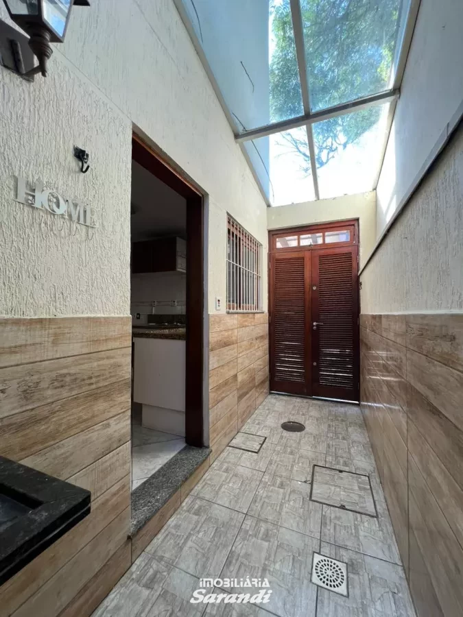 Um sobrado de alvenaria com área privativa de 70,63m² com três dormitórios situado em avenida movimentada no bairro sarandi em Porto Alegre. - Sarandi, Porto Alegre [4253]