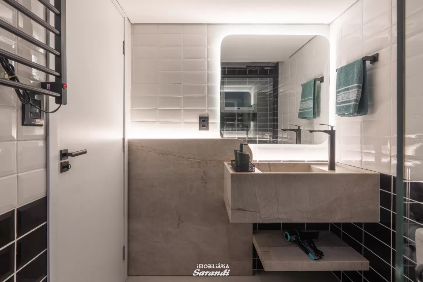 Conjunto residencial localizado no centro de Porto Alegre com um dormitório totalmente mobiliado - Centro Histórico, Porto Alegre [4255]