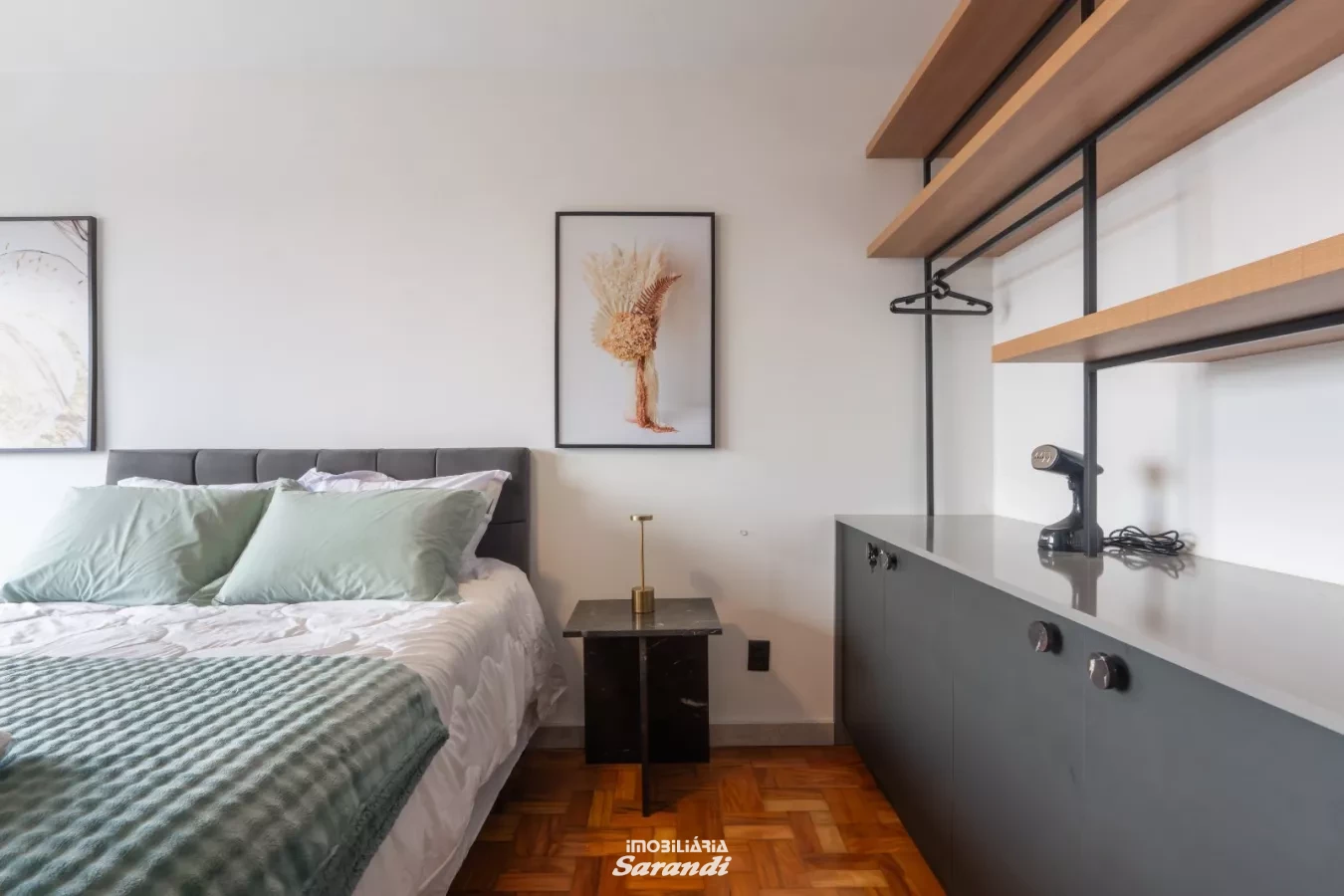 Conjunto residencial localizado no centro de Porto Alegre com um dormitório totalmente mobiliado - Centro Histórico, Porto Alegre [4255]