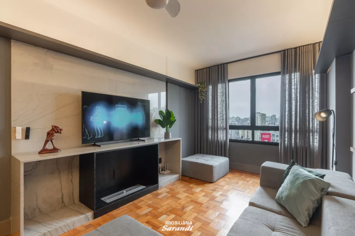 Conjunto residencial localizado no centro de Porto Alegre com um dormitório totalmente mobiliado - Centro Histórico, Porto Alegre [4255]