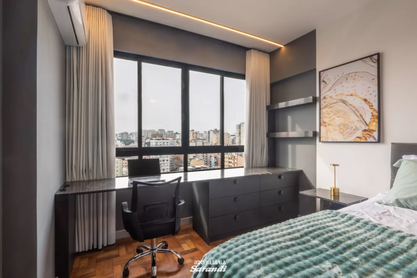 Conjunto residencial localizado no centro de Porto Alegre com um dormitório totalmente mobiliado - Centro Histórico, Porto Alegre [4255]