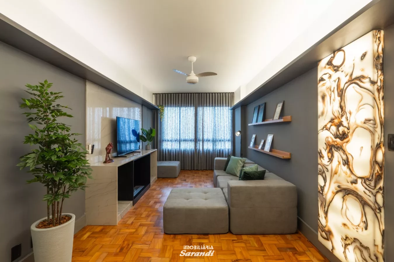 Conjunto residencial localizado no centro de Porto Alegre com um dormitório totalmente mobiliado - Centro Histórico, Porto Alegre [4255]