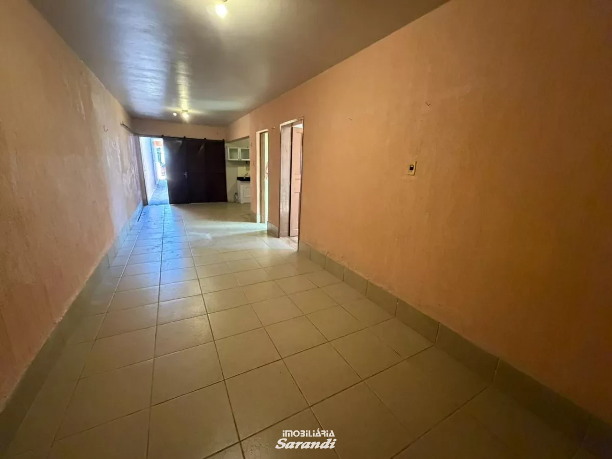 Casa para alugar com 3 dormitórios, suíte, garagem ampla, pátio e edícula, em excelente localização, próxima à Assis Brasil. - Sarandi, Porto Alegre [4258]