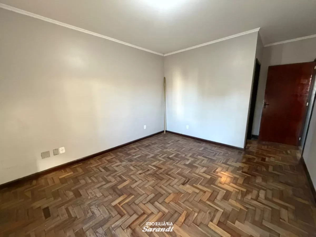 Casa para alugar com 3 dormitórios, suíte, garagem ampla, pátio e edícula, em excelente localização, próxima à Assis Brasil. - Sarandi, Porto Alegre [4258]