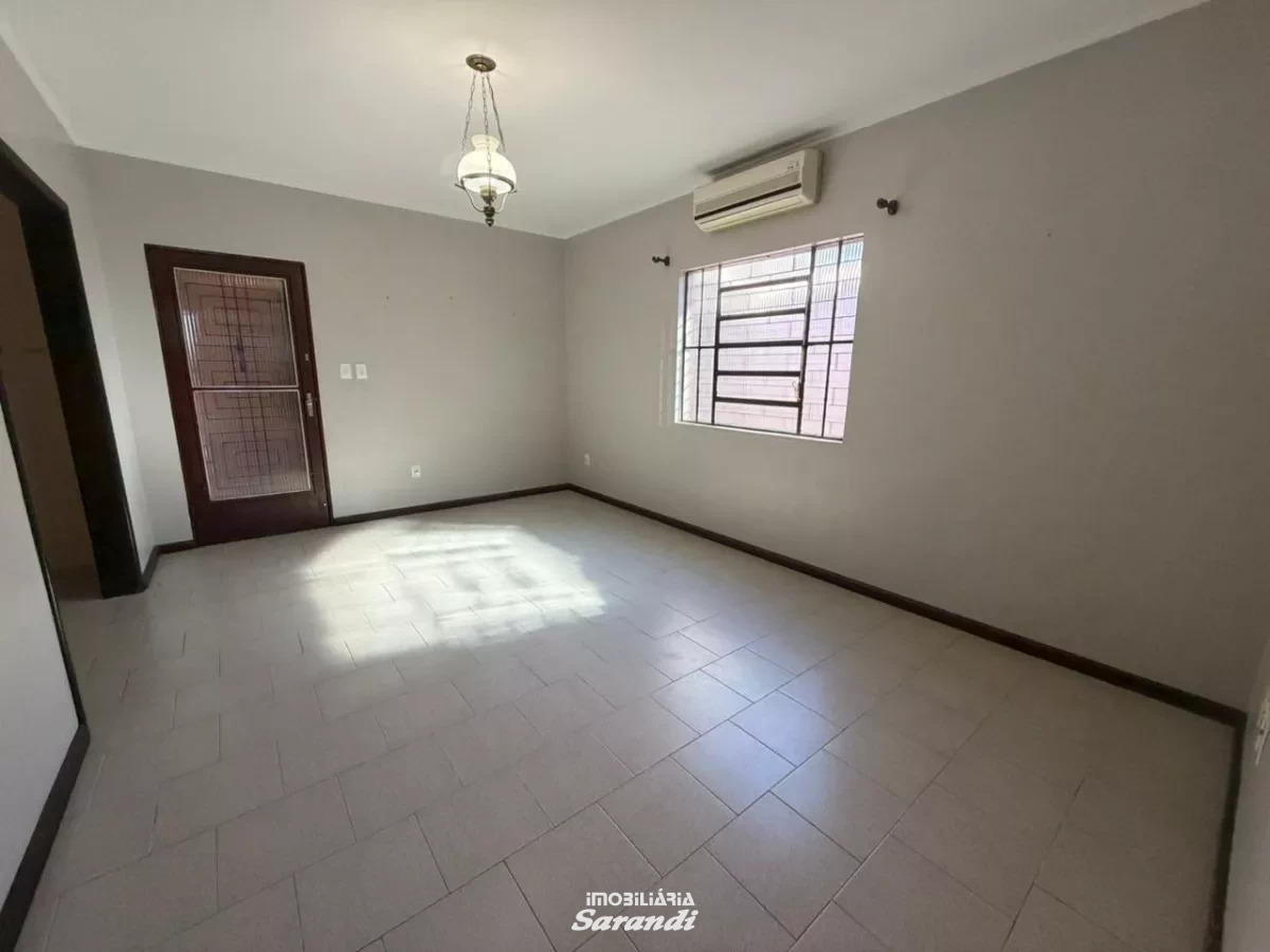 Casa para alugar com 3 dormitórios, suíte, garagem ampla, pátio e edícula, em excelente localização, próxima à Assis Brasil. - Sarandi, Porto Alegre [4258]