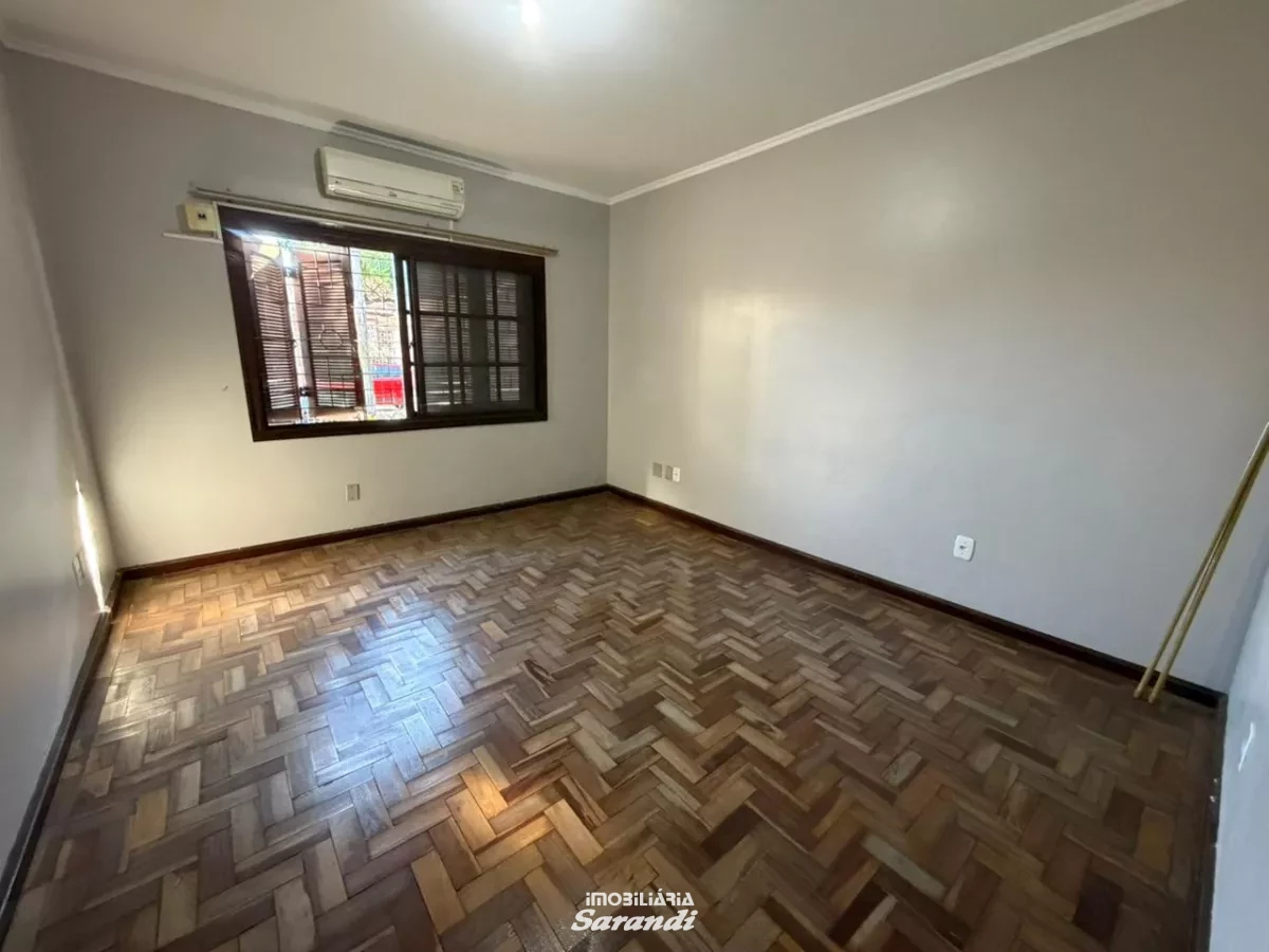 Casa para alugar com 3 dormitórios, suíte, garagem ampla, pátio e edícula, em excelente localização, próxima à Assis Brasil. - Sarandi, Porto Alegre [4258]