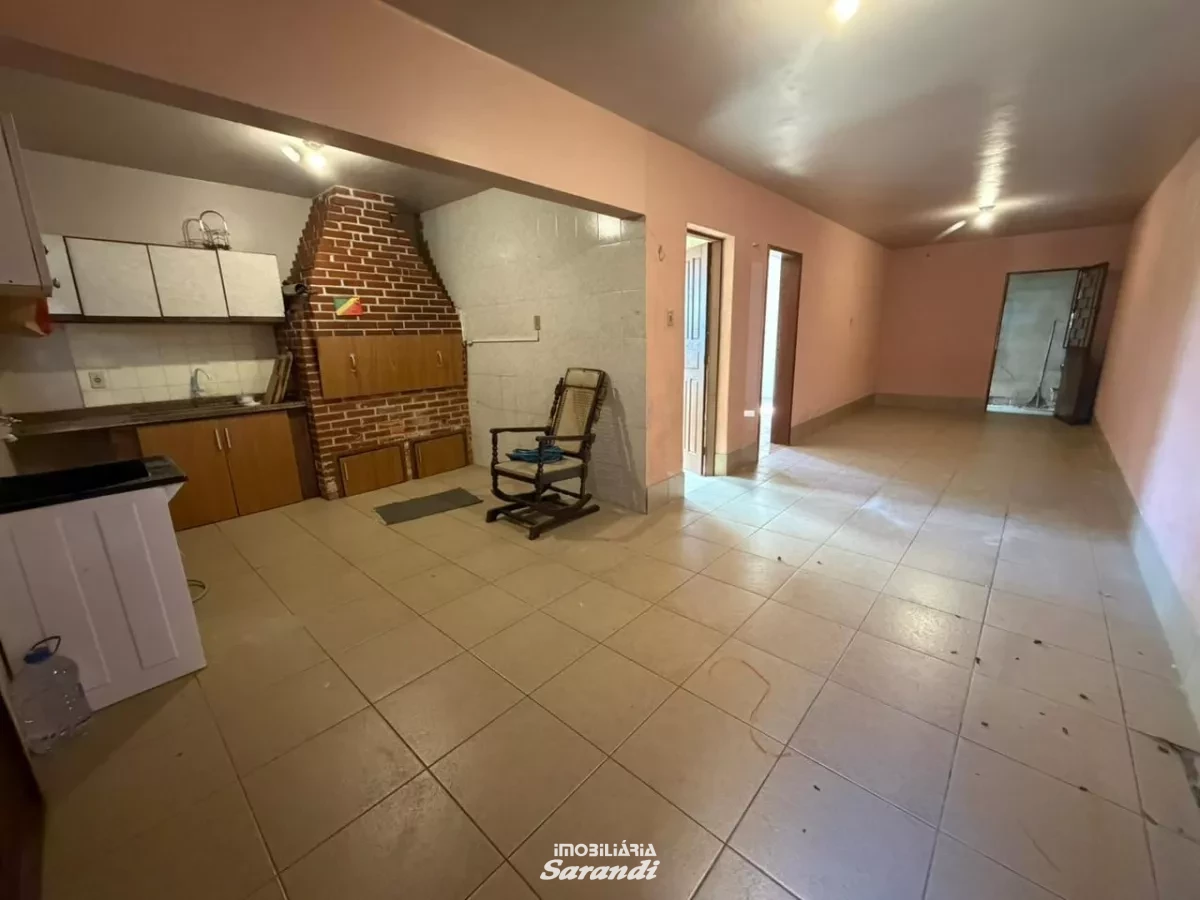Casa para alugar com 3 dormitórios, suíte, garagem ampla, pátio e edícula, em excelente localização, próxima à Assis Brasil. - Sarandi, Porto Alegre [4258]