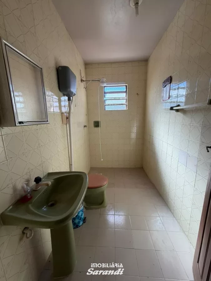 Casa para alugar com 3 dormitórios, suíte, garagem ampla, pátio e edícula, em excelente localização, próxima à Assis Brasil. - Sarandi, Porto Alegre [4258]