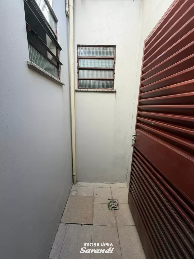 Casa para alugar com 3 dormitórios, suíte, garagem ampla, pátio e edícula, em excelente localização, próxima à Assis Brasil. - Sarandi, Porto Alegre [4258]