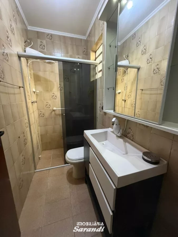 Casa para alugar com 3 dormitórios, suíte, garagem ampla, pátio e edícula, em excelente localização, próxima à Assis Brasil. - Sarandi, Porto Alegre [4258]