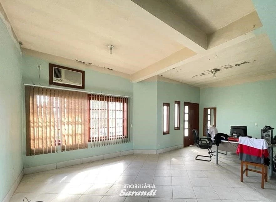 ÓTIMA OPORTUNIDADE,  Sobrado com área aproximada de 310,00m² com quatro dormitórios sendo um com suíte closet e banheira de hidro massagem e demais comodos - Sarandi, Porto Alegre [4260]