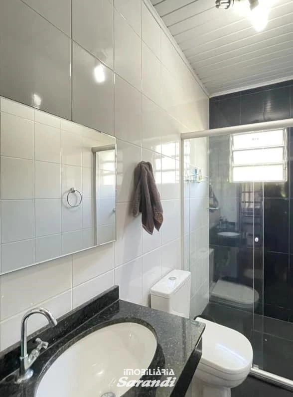 ÓTIMA OPORTUNIDADE,  Sobrado com área aproximada de 310,00m² com quatro dormitórios sendo um com suíte closet e banheira de hidro massagem e demais comodos - Sarandi, Porto Alegre [4260]