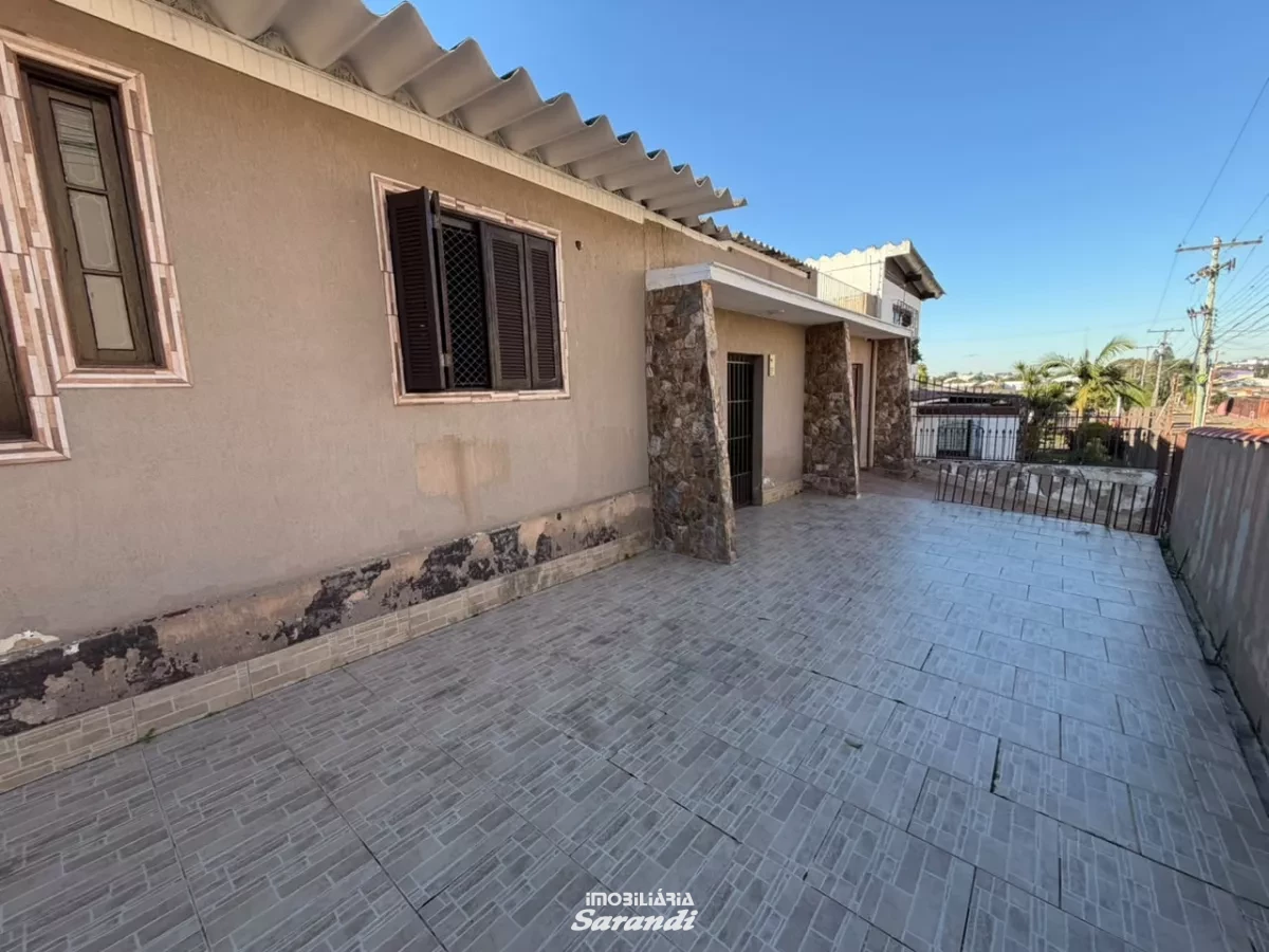 Imagem de Casa com piscina e 3 dormitórios no bairro Rubem Berta