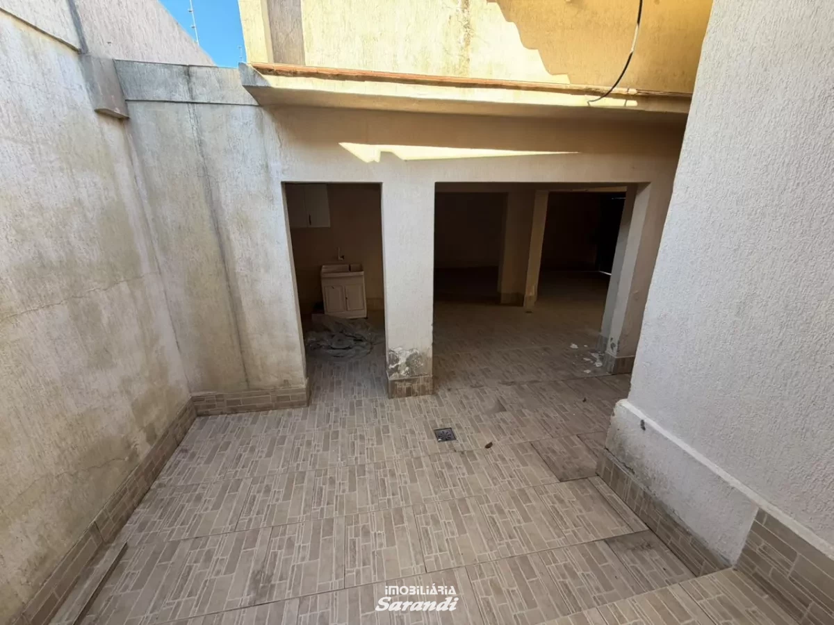 Casa com piscina e 3 dormitórios no bairro Rubem Berta - Rubem Berta, Porto Alegre [4261]