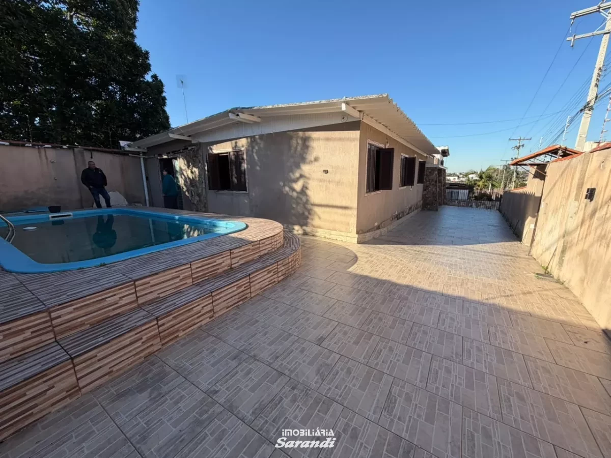 Casa com piscina e 3 dormitórios no bairro Rubem Berta - Rubem Berta, Porto Alegre [4261]