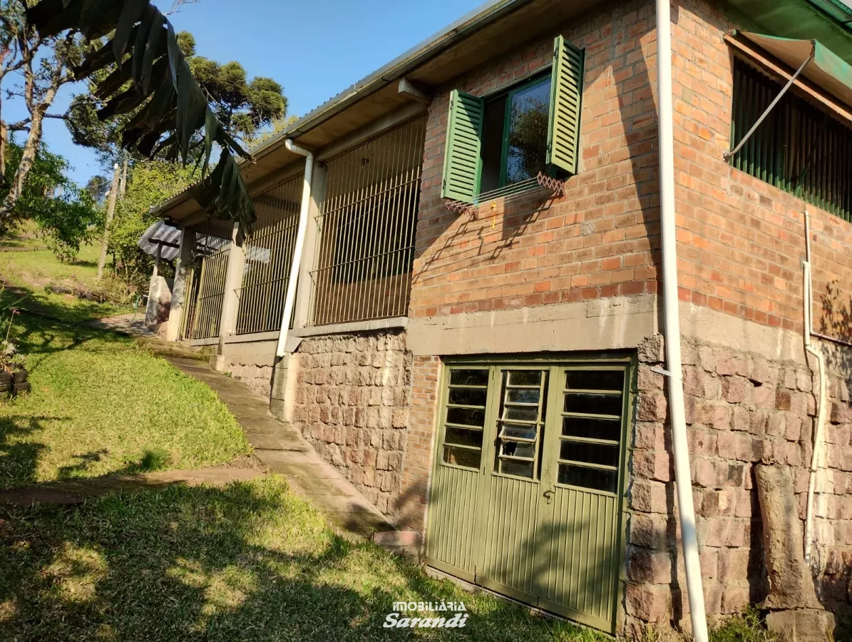 Chácara com área de 1.859m² lote A e Lote B com duas casas construídas, sendo uma habitável com três dormitórios um suíte e demais comodos. - Cascata, Porto Alegre [4262]