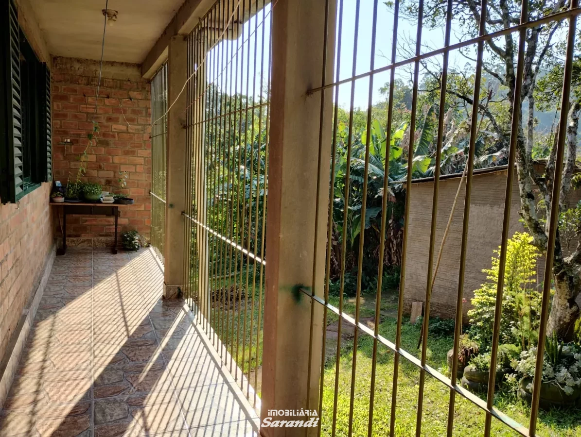 Chácara com área de 1.859m² lote A e Lote B com duas casas construídas, sendo uma habitável com três dormitórios um suíte e demais comodos. - Cascata, Porto Alegre [4262]