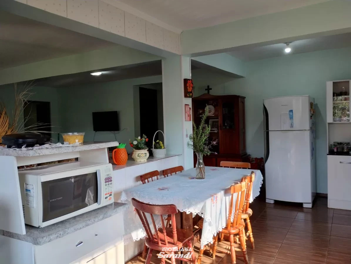 Chácara com área de 1.859m² lote A e Lote B com duas casas construídas, sendo uma habitável com três dormitórios um suíte e demais comodos. - Cascata, Porto Alegre [4262]