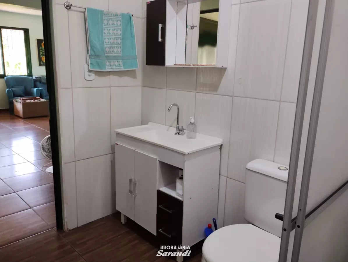 Chácara com área de 1.859m² lote A e Lote B com duas casas construídas, sendo uma habitável com três dormitórios um suíte e demais comodos. - Cascata, Porto Alegre [4262]